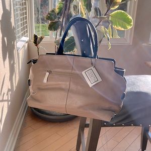 Zenith Handbags 1911‎ Beige Black Pebbled Leather Satchel Bag NWT